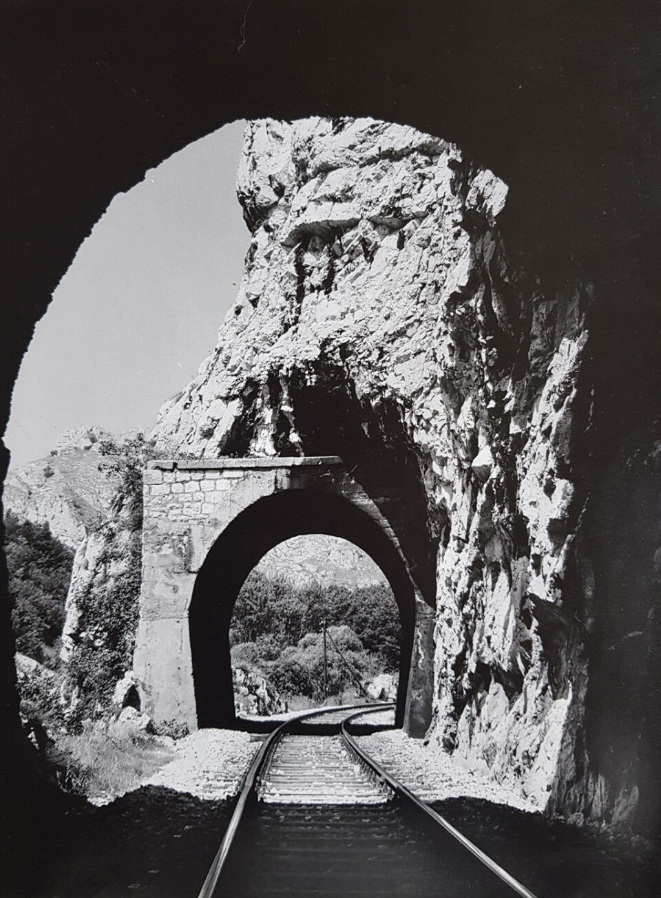 Из тунела у тунел 1984